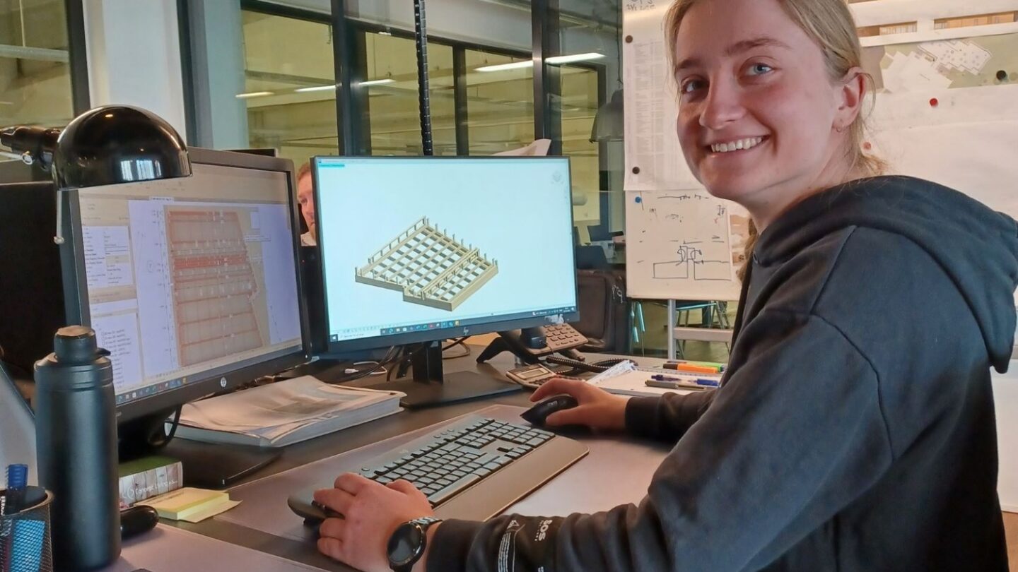 Signe Sørensen på sin kontorplads